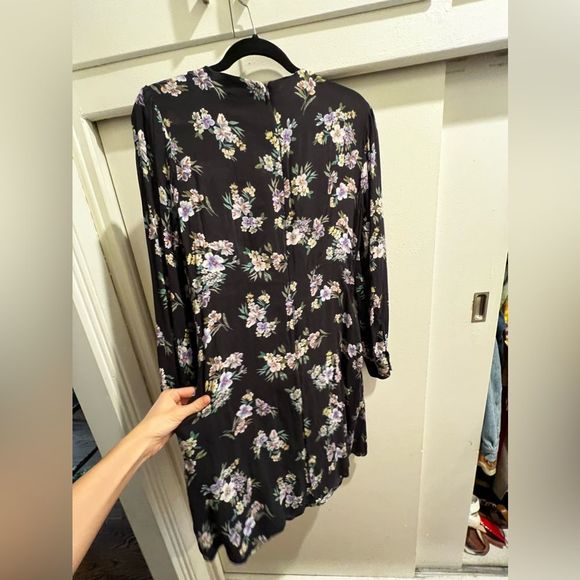 Velvet by graham and Spencer Winola Floral Printed Challis dress size medium - Picture 4 of 11